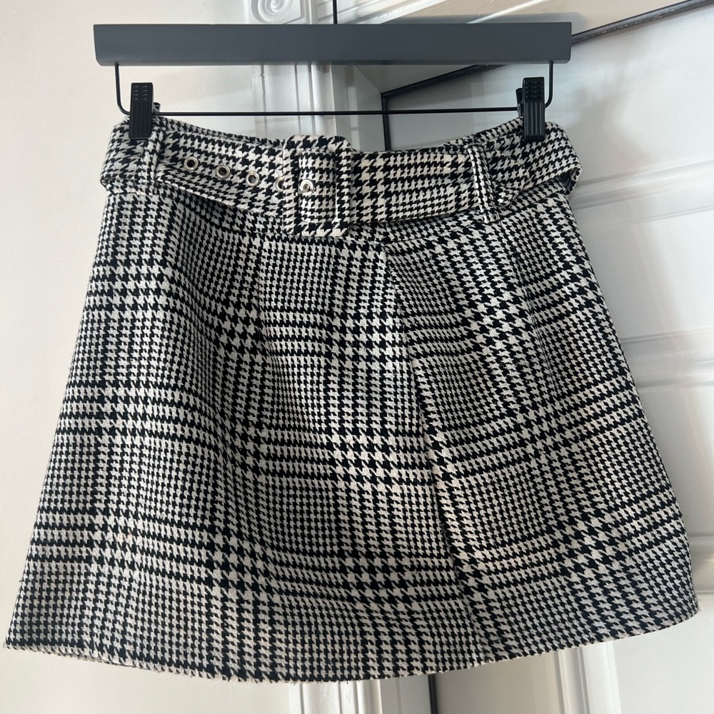 Forever 21 Black and White Houndstooth A-Line Skirt